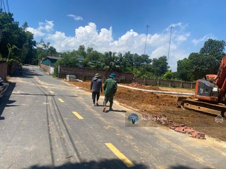 Cần bán đất mặt tỉnh lộ 413 rộng 40m gần hồ xuân khanh diện tích 100m2, sổ đỏ chính chủ. giá 1.2 tỷ