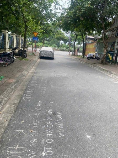 Nhà đẹp 5 tầng, tháng máy, ô tô vỉa hè Kinh doanh, dòng tiền tốt, sổ vuông đẹp.