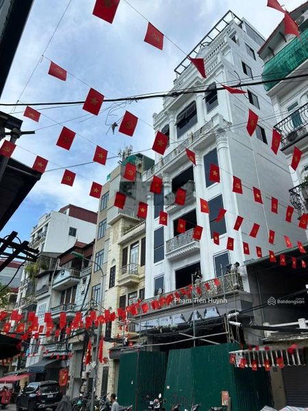 Bán toà Building đẹp nhất phố Đội Cấn, xây mới 10 tầng, vỉa hè, cho thuê gần 280 triệu/th