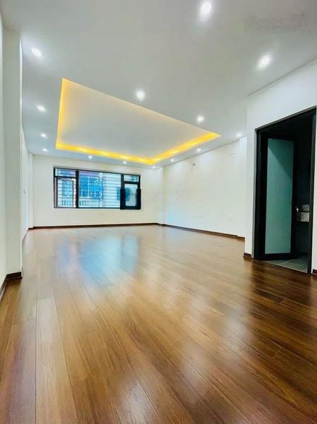 Nhà đẹp - trần quốc hoàn - cầu giấy. ở tô vào nhà, thang máy, kinh doanh k. 40m, 5t, mt 4m, 17.2 tỷ