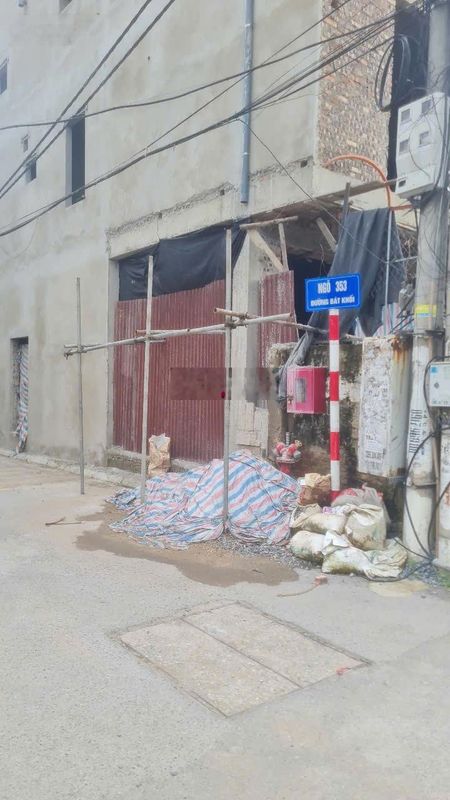 Cần bán 35m2 mặt tiền 5m ngõ 353 phố Bát Khối đối diện Aeon Long Biên