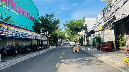 Chủ cần nhượng lại lô đất mặt tiền Đường Khúc Thừa Dụ, Nha Trang DT 200,9m2 full đất ODT, 78tr/m2