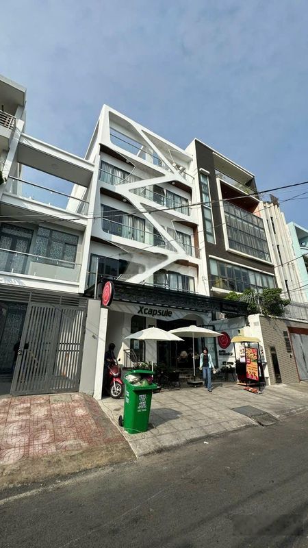 Tòa nhà CHDV 1 hầm 4 lầu, 23 phòng DT 9x20m - đang kinh doanh KS 170tr/tháng - chính chủ bán