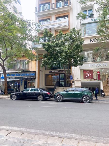Mặt phố nguyễn ngọc nại tòa 9 tầng thang máy dòng tiền 200tr/tháng chỉ 58 tỷ