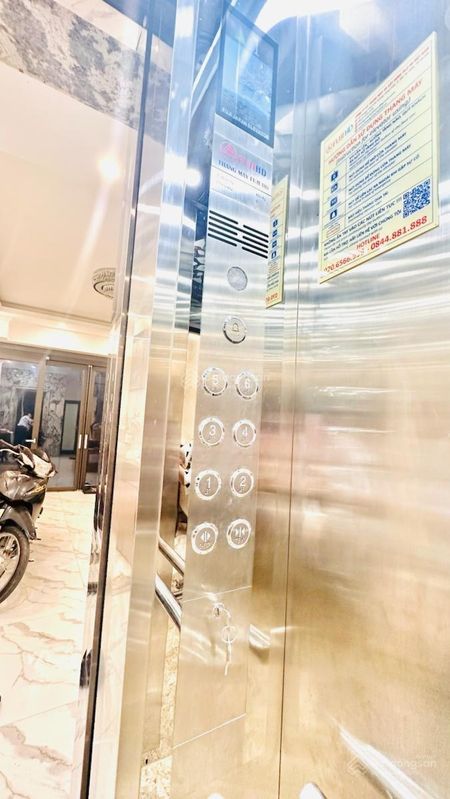 Bán nhà phố Thuỵ Khuê, ô tô ngủ trong nhà, view Hồ Tây: 38m2 7 tầng, 18 tỷ có lùi