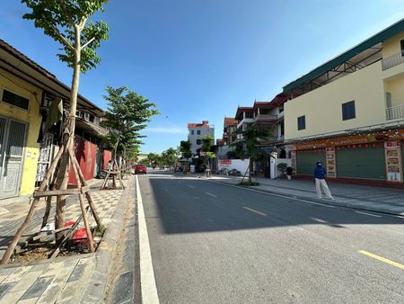 Truc kinh doanh sầm uất - oto tránh -wie tp ven sông