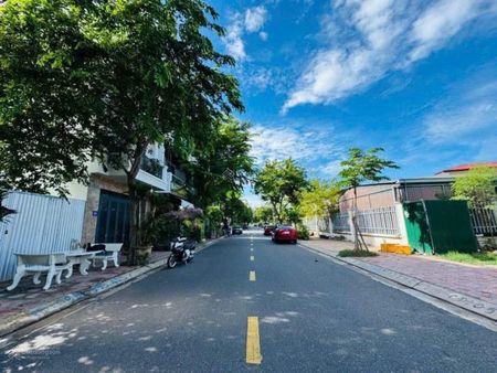 Biệt thự Hà Quang 1 đường Anh Đức song song đường Thích Quảng Đức ngang 10. Giá RẺ nhất khu vực