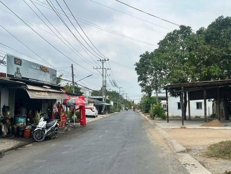 CẦN BÁN ĐẤT - Long Bình,Long Hiệp,Bến Lức, LA, 630tr/ 187m2, full Thổ cư, SHR, cach QL1A khoảng 1km