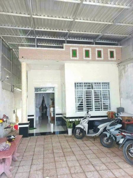 Bán nhà mặt tiền đường Thái Thị Hạnh, cách trường tiểu học khoảng 50m, thuộc khu vực Phú Luông