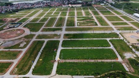 Chính chủ cần bán lô sổ đỏ tại KĐT đình trám sen hồ việt yên bắc ninh giá chỉ hơn 2xxx tỷ