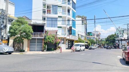 Bán nhà cách biển 3p, ngay trung tâm Nha Trang, dt 66.2m2, 2 tầng, 3n3wc, giá 9.5 tỷ tl