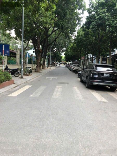 Duy nhất 1 căn mặt ngõ 12 Nguyễn Văn Huyên 3 ô tô tránh. 60m2 5 tầng MT 4.7m giá 21,5 tỷ