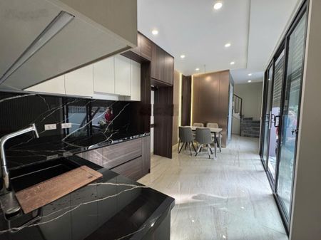 Bán nhà Thạch Bàn 40m x 6 tầng thang máy 8 tỷ có TL 30m ra ô tô tránh - Full NT - Ôtô đỗ cửa