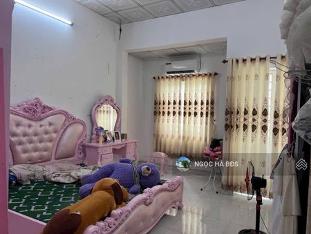 Chủ bán nhanh nhà cho thuê 8tr/th căn 1t1l ngay chợ bưng cầu, dt 60m2 giá chỉ 1 tỷ 7, đường 5m, shr