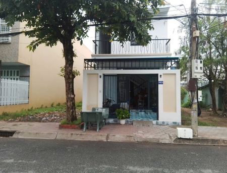 Nhà mặt tiền khu dân cư Sao Mai, Bến Tre giá sập sàn, sân đậu ô tô, full tiện ích