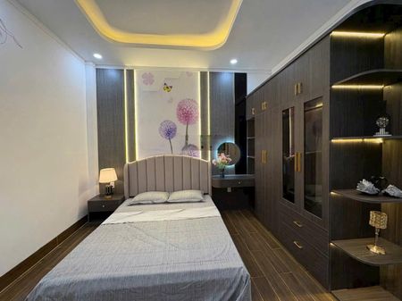 Bán nhà 1 trệt 1 lầu full nội thất phường bình dương ( phú mỹ cũ)
