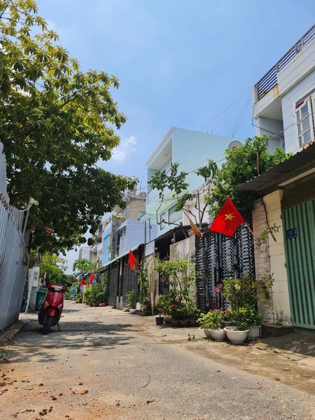 Bán đât 191m2 8,5x21m 5,2 tỷ sổ hồng đường Gò Cát P Phú Hữu Q9 bao sang tên, đường oto 7m