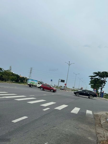 121m2, chưa qua đầu tư, vị trí đẹp,gần bệnh viện Vinmec mặt tiền Nguyễn Hữu Thọ chỉ 18 tỷ Hải Châu.