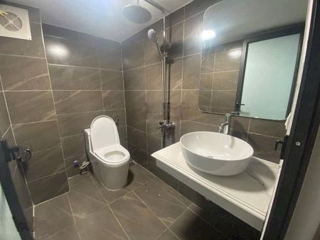 Bán nhà phường Đông Ngạc. 30m2, 5 tầng, 3 pòng ngủ. 5.98 tỷ. Gần phố, mặt ngõ ô tô cách nhà hơn 10m