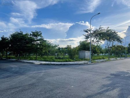 Bán nhanh lô góc 2 mặt tiền khu fpt