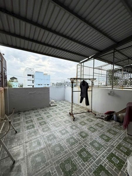 Nhà đẹp đ.tỉnh lộ 10, q.bình tân. giảm 300tr còn 5tỷ2. 69m2. 1 trệt 2 lầu, 5 pn 3 wc. shr.