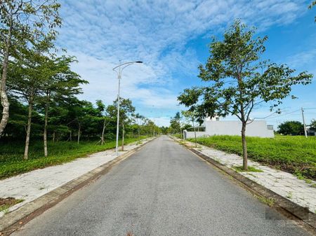 Lô hướng nam vsip quảng ngãi view trường học, gần công viên - còn lô ống duy nhất trên trục đường
