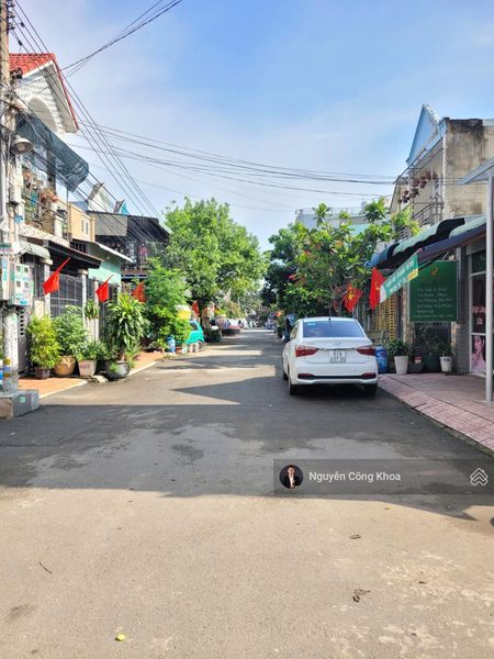 Bán nhà 1 trệt 1 lầu có sân ô tô, 2 phòng ngủ, gần Vincom 550 2km, P.Tân Đông Hiệp, Tp.Dĩ An