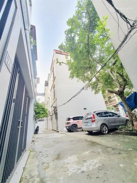 Phố nguyễn văn cừ dt 52m2 12 tỷ dân xây gara ôtô ô chờ thang máy full nội thất ở sướng