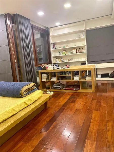 5.4 tỷ. không ở thì cho thuê. căn nhà 36m2 x 3m x 5 tầng x 4pn. đường 3m. ngõ 177 phú kiều