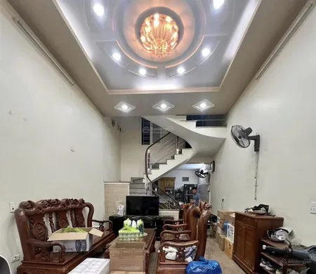 Nhà đẹp 5 tầng ngã tư hoàng quốc việt võ chí công cầu giấy giá chỉ 7.59 tỷ gần phố dân xây
