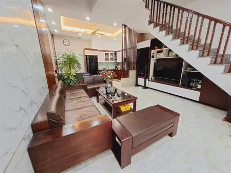 Hiếm!phân lô phạm tuấn tài, ô tô tránh dừng đỗ vào nhà, dân trí cao, rất gần phố, ở sướng 60m*4t