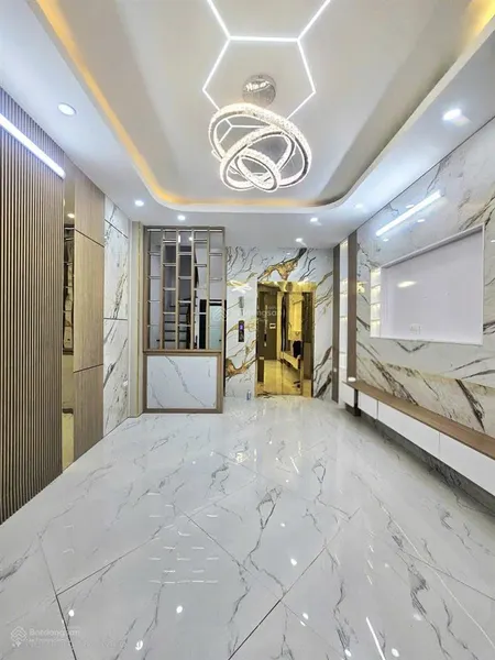 Bán nhà chính chủ trần hữu tước đống đa 7 tầng thang máy vị trí sát oto cách mặt phố 20 mét