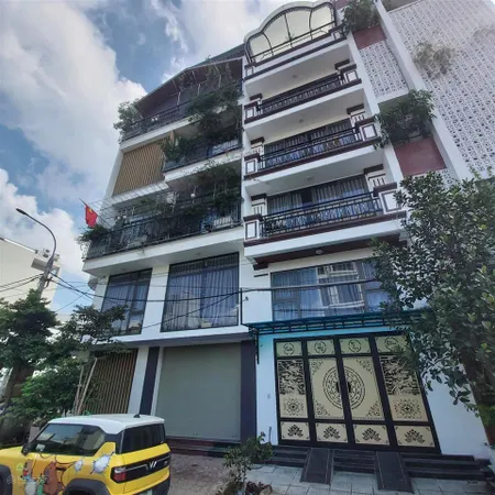 Chỉ hơn 200 triệu /m2 có nhà ccn lai xá 62m2 5t thang máy vỉa hè kd sát vành đai 3.5