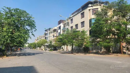 Cần sang nhượng gấp nhà kđt văn phú đường 24m kd dt 80m2 xây full dt full nt gỗ hơn 19tỷ