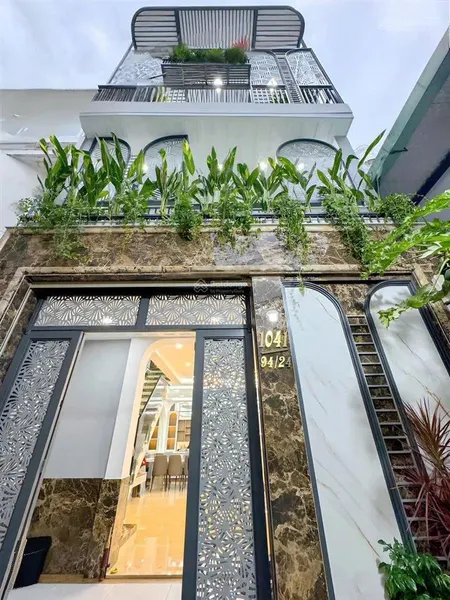Nhà phố hiện đại nội thất cao cấp phố trần xuân soạn cạnh kdc him lam