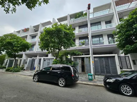 Chdv ngay đh văn lang, 4 x 14m, 4 tấm, hđ thuê 24tr/th giá bán 9 tỷ bớt lộc