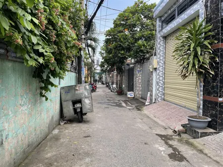 Nhà quốc lộ 1 gần pm quang trung. hẻm thông thoáng an ninh