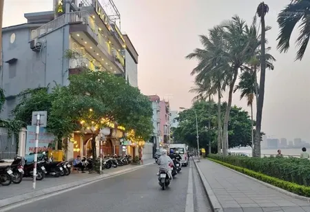Gia đình bán chia tài sản tại mặt phố trích sài, mặt tiền khủng view hồ, 172m2, mt9.2m, chào 108,5t