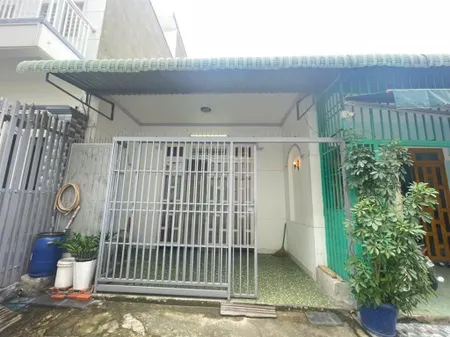 Bán rẻ nhà cấp 4 gắc lửng kiên cố gần siêu thị bigc go dĩ an