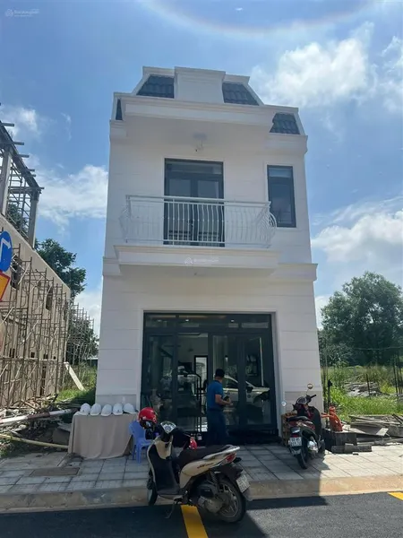 Bán nhà phố đồng bộ gia khải chỉ 2,4 tỷ/căn, 67m2, ngay đại lộ hùng vương bến cát 0909 526 ***