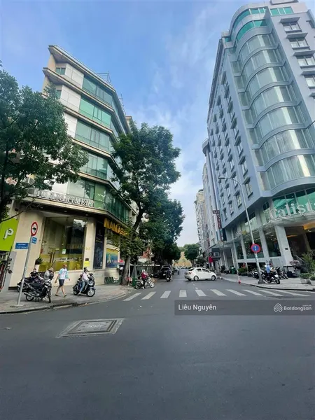Dt 8.6x18m, mt p. bến thành, q.1, vị trí đắc địa, ngay ngã sáu phù đổng