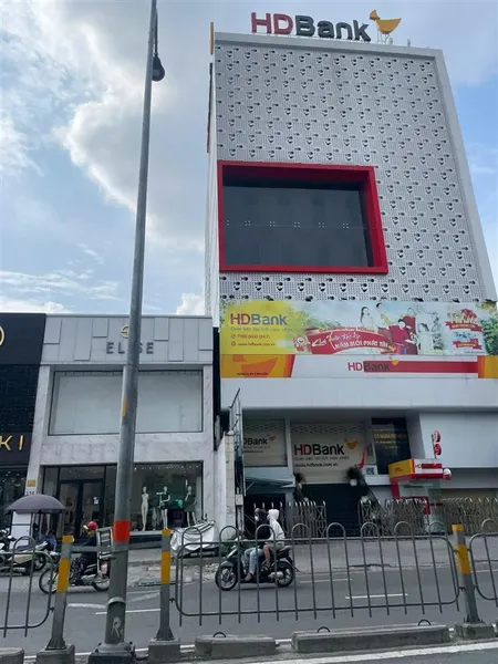 Bán tòa nhà 4200m2 sàn mặt tiền đinh tiên hoàng điện biên phủ q1dt 15x36m hđt 1 tỷ/th giá 210 tỷ