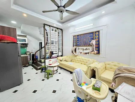 Bán nhà gốc đề hoàng mai 30/33m 5t mt5m 7.1 tỷ . oto đỗ cách nhà 10m full nội thất