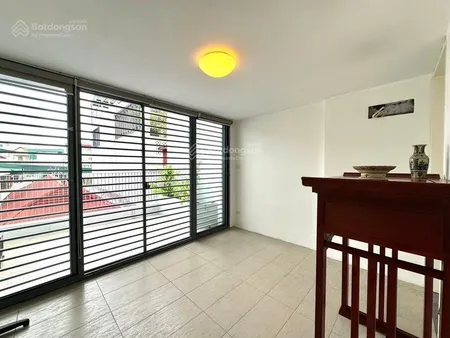 Bán nhà 5 tầng 32m2 bồ đề ngay cầu chương dương, ngõ thông chẵn 7 tỷ