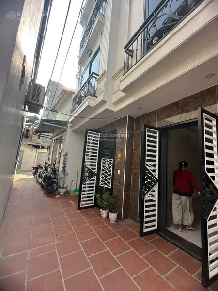 002rẻ nhất phân khúc, 32m2, chỉ 4tỷ9 nhà 5 tầng, 20m ra đường ô tô, sẵn nội thất, đường thông