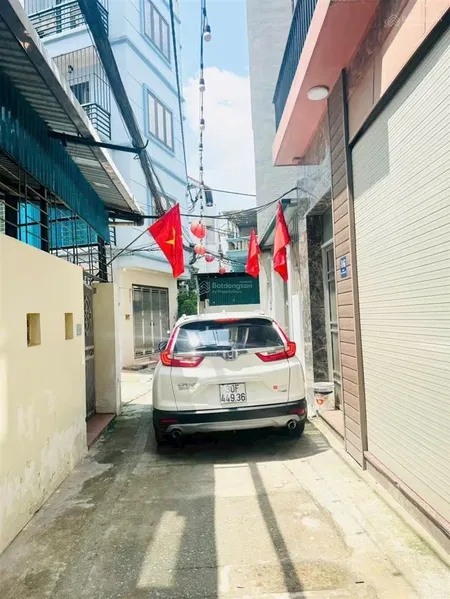 Nhà 7 tầng thang máy phố ngô gia tự oto vào nhà cực đẹp