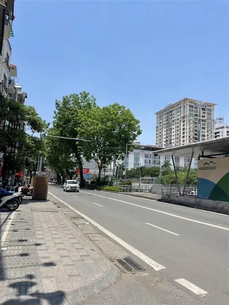 Bán nhà mặt phố đường nguyễn văn cừ, 122 tỷ, 200m2, chính chủ, q. long biên, hà nội