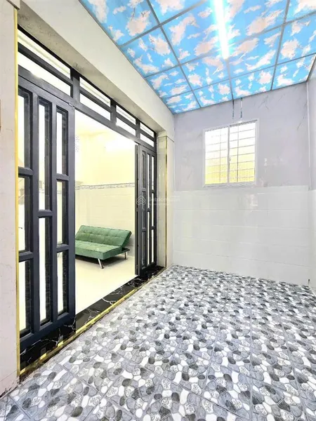 Bán nhà đẹp 2 lầu shr 3.3x11 có sân đỗ xe nhà bè