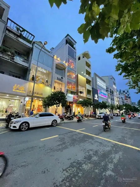 Bán nhà mặt tiền thạch lam. dt 5m x 19m. kết cấu 4 tầng, hđt 40tr. giá 13,5 tỷ còn thương lượng