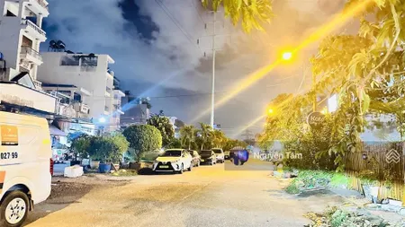 Bán gấp mặt tiền khu vip đường hiền vương, tân phú 180m2 khu vực đông đúc giá tốt